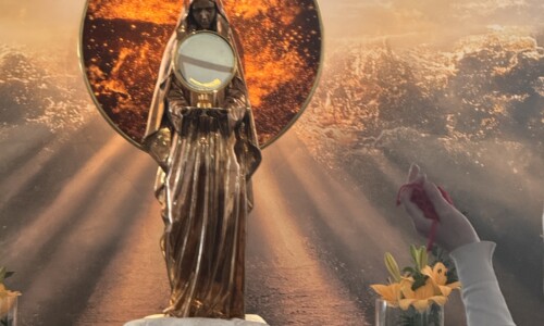 Figura Matki Bożej z Jezusem pod sercem - monstrancja